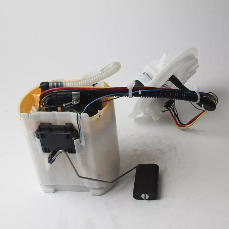 The fuel pump feed unit is suitable for Mercedes-Benz C118, X118, CLA180, CLA250, GLA220, GLA250, and B200.