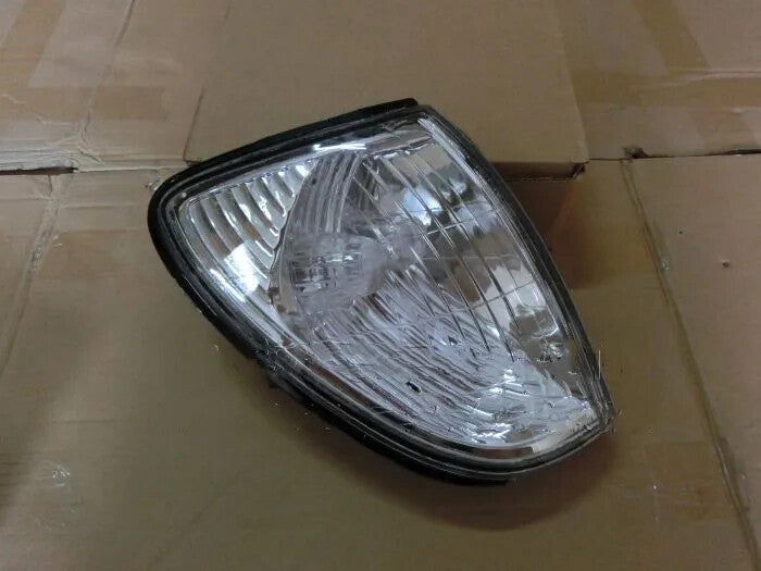 Dual-side turn signal front corner light housings suitable for Lexus LX470 1998 - 2007
