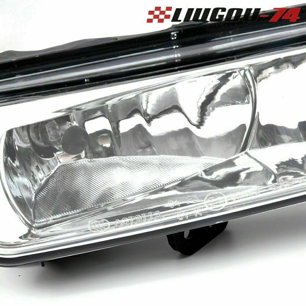 Suitable for 2015-17 for Ford Focus, pair of clear lens front bumper fog lights and driving lights.