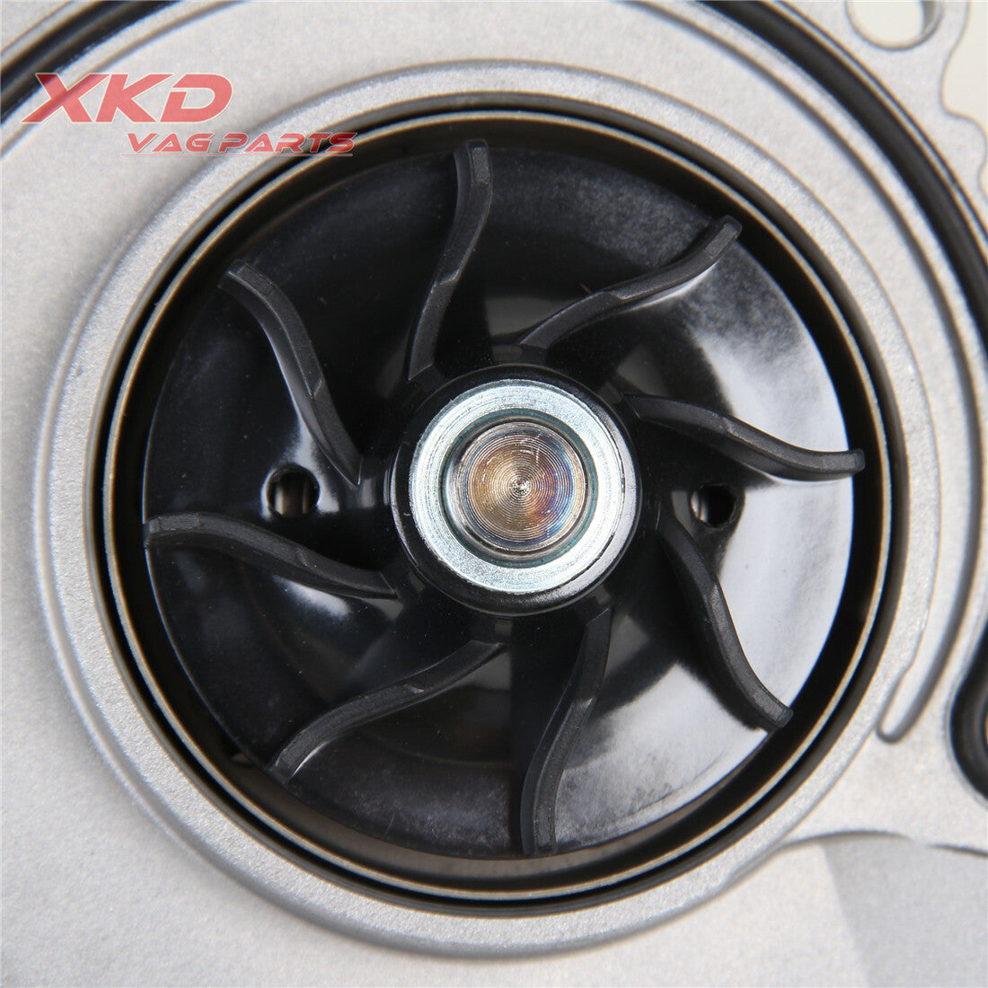 The 3.0T water pump is suitable for Volkswagen Touareg, for Audi A7, and for A8 models. (Model numbers: 06E121018E-)