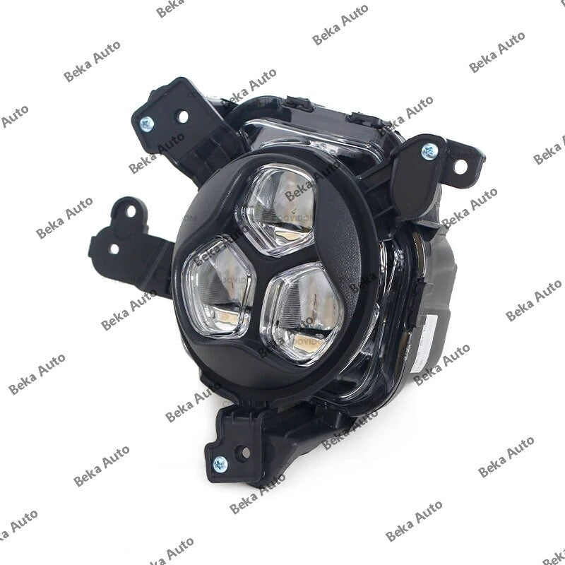 1 LED fog light for the right front bumper of a 2.0L for Kia K5 Optima (2015, 2016, 2017, 2018).