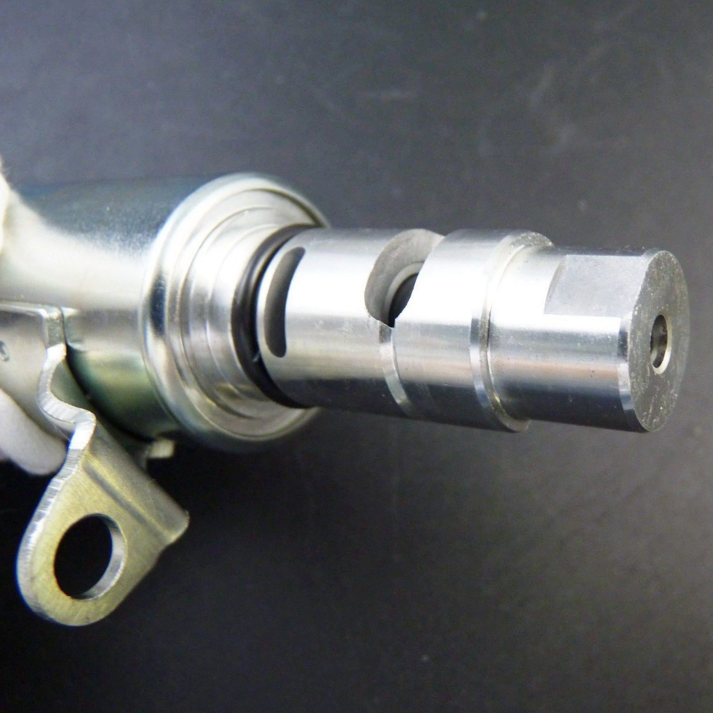 Engine variable valve timing solenoid valve suitable for Mitsubishi Outlander Galant Eclipse