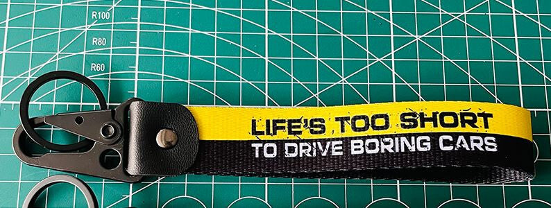 Car keychain/key ring with lanyard, car accessories, black and yellow, suitable for Nissan .
