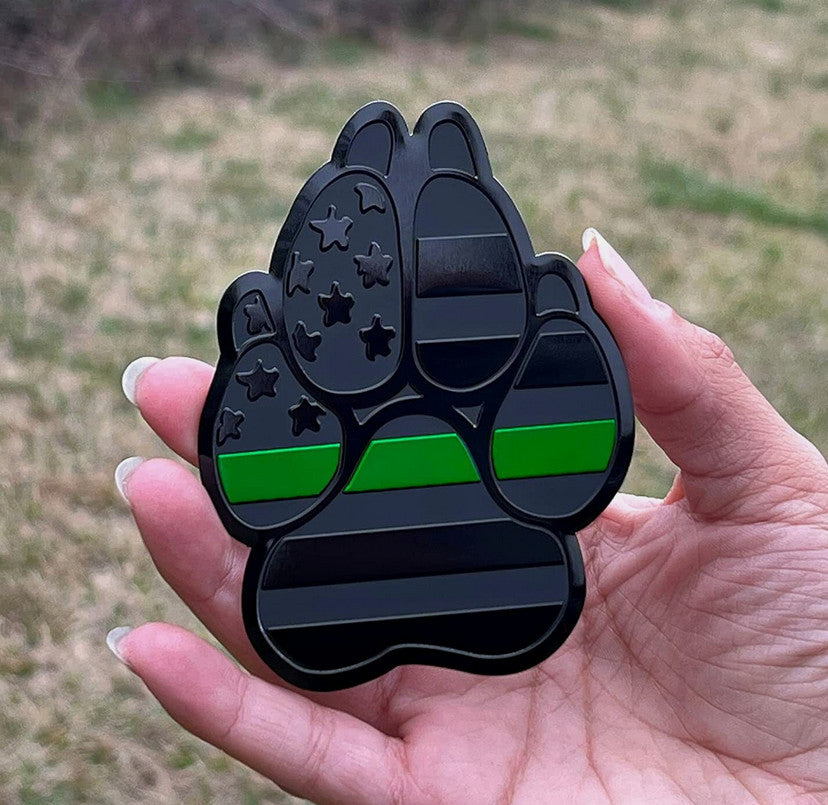 Black and green claw American flag badge on the rear of the car side fender and trunk for Audi