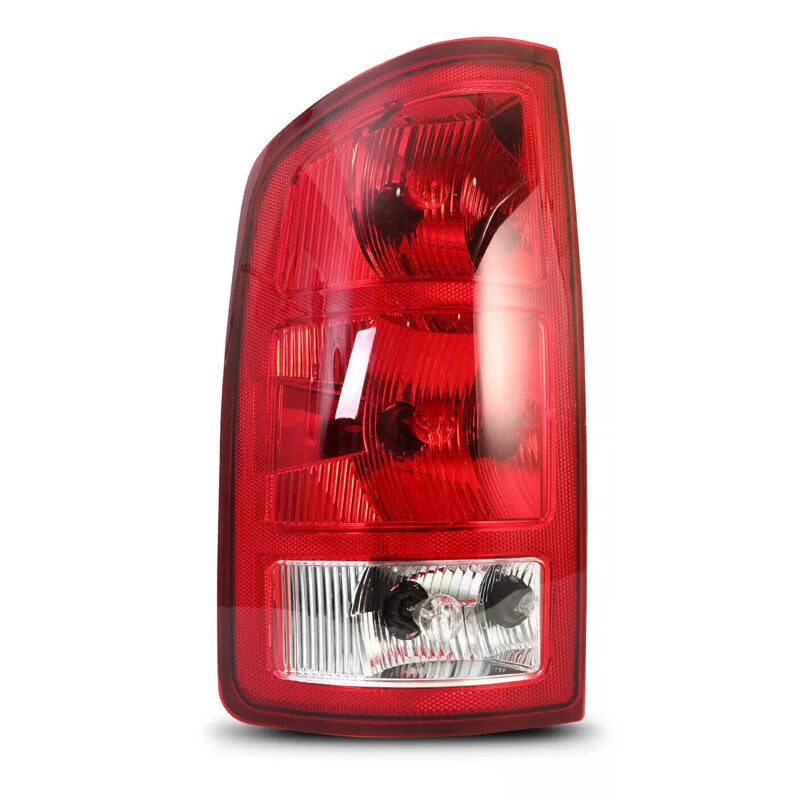 The right rear taillight with integrated drive and brake lights is suitable for Dodge for Ram 2002-2006.