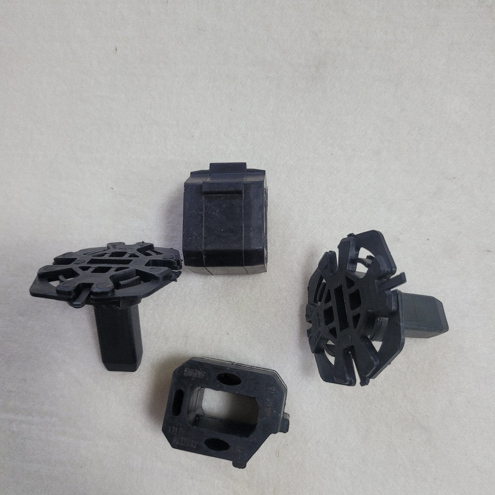 Coolant radiator fastening element clips for BMW 16-24