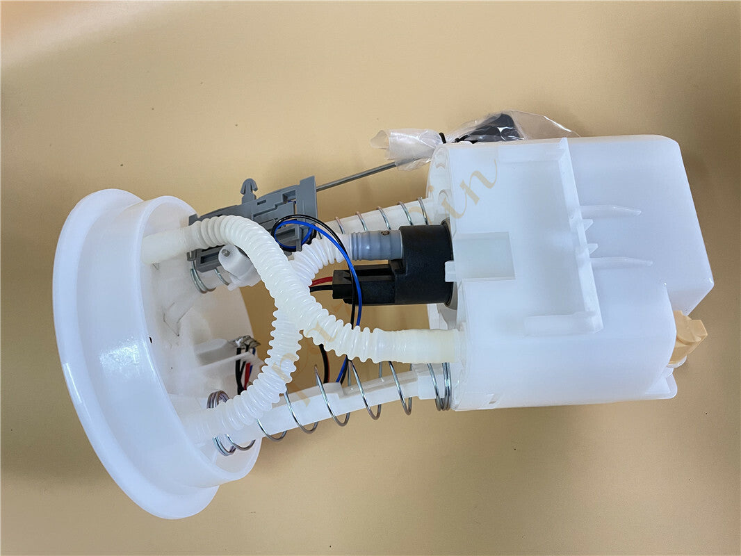 Fuel pump module assemblies ZJ011335XB and ZJ011335XC are suitable for Mazda Demio Verisa.