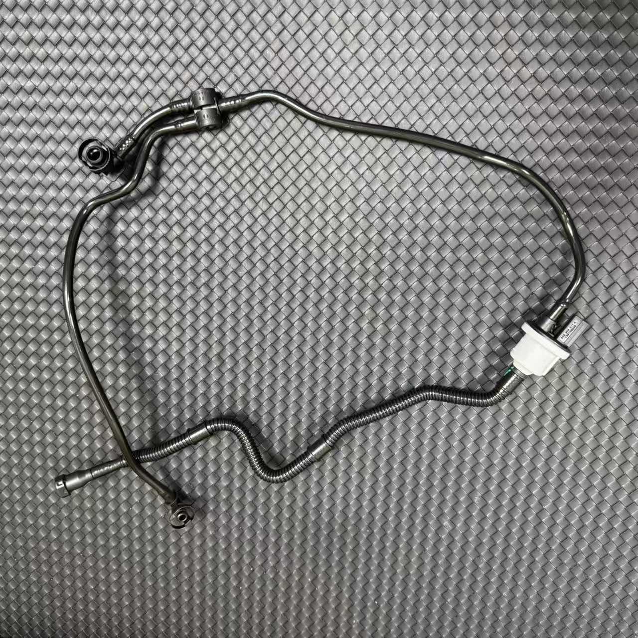 04E133366T Connecting Hose for Audi for A4 B8 2009-2016