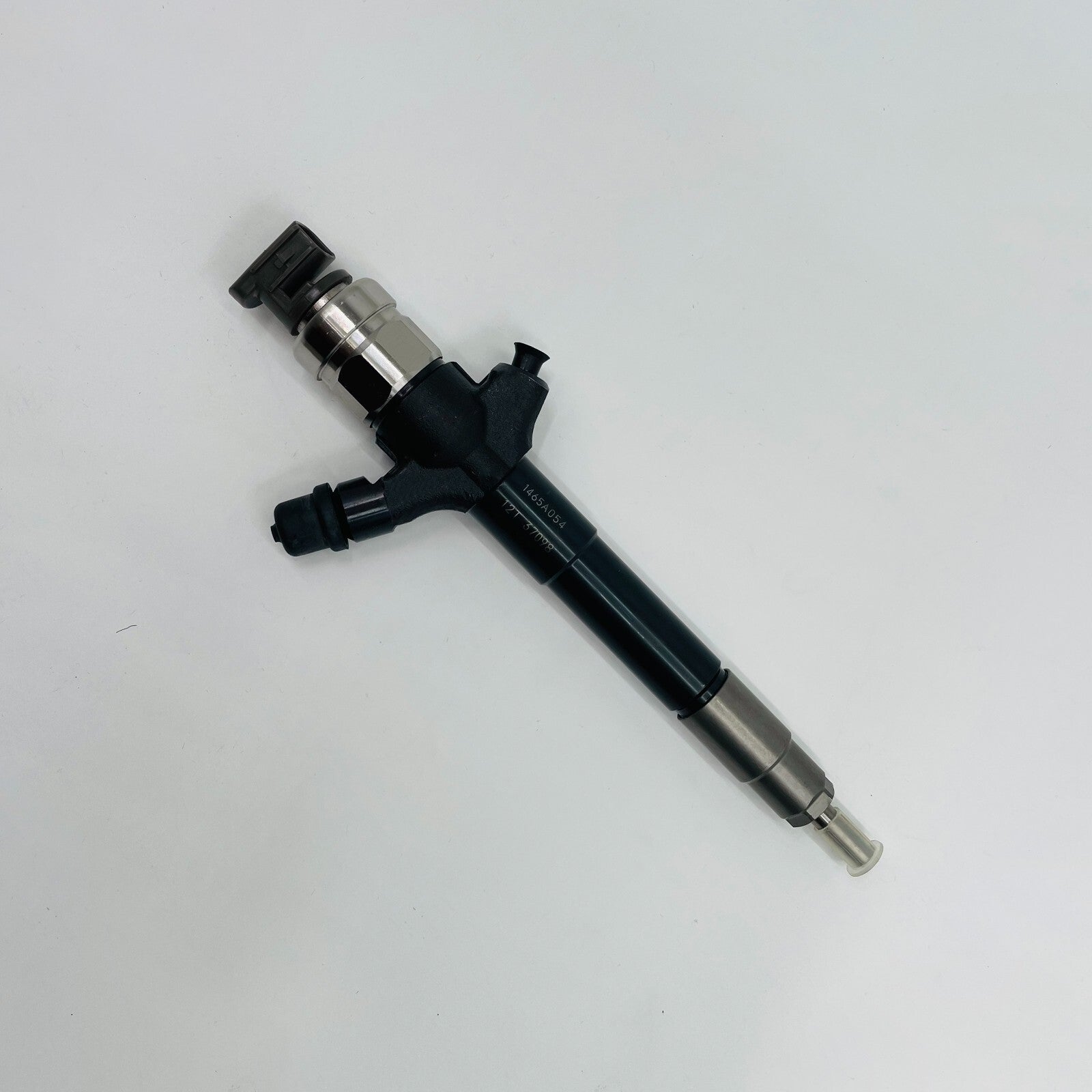 Common Rail Injector 095000-5760 1465A054 for Mitsubishi Pajero 4M41 Engine