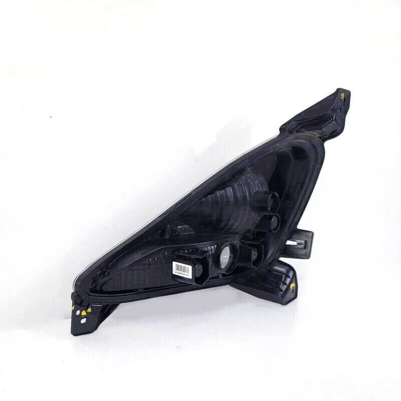 The left rear bumper taillight turn signal is applicable to the 2019 and 2020 for Kia Forte.