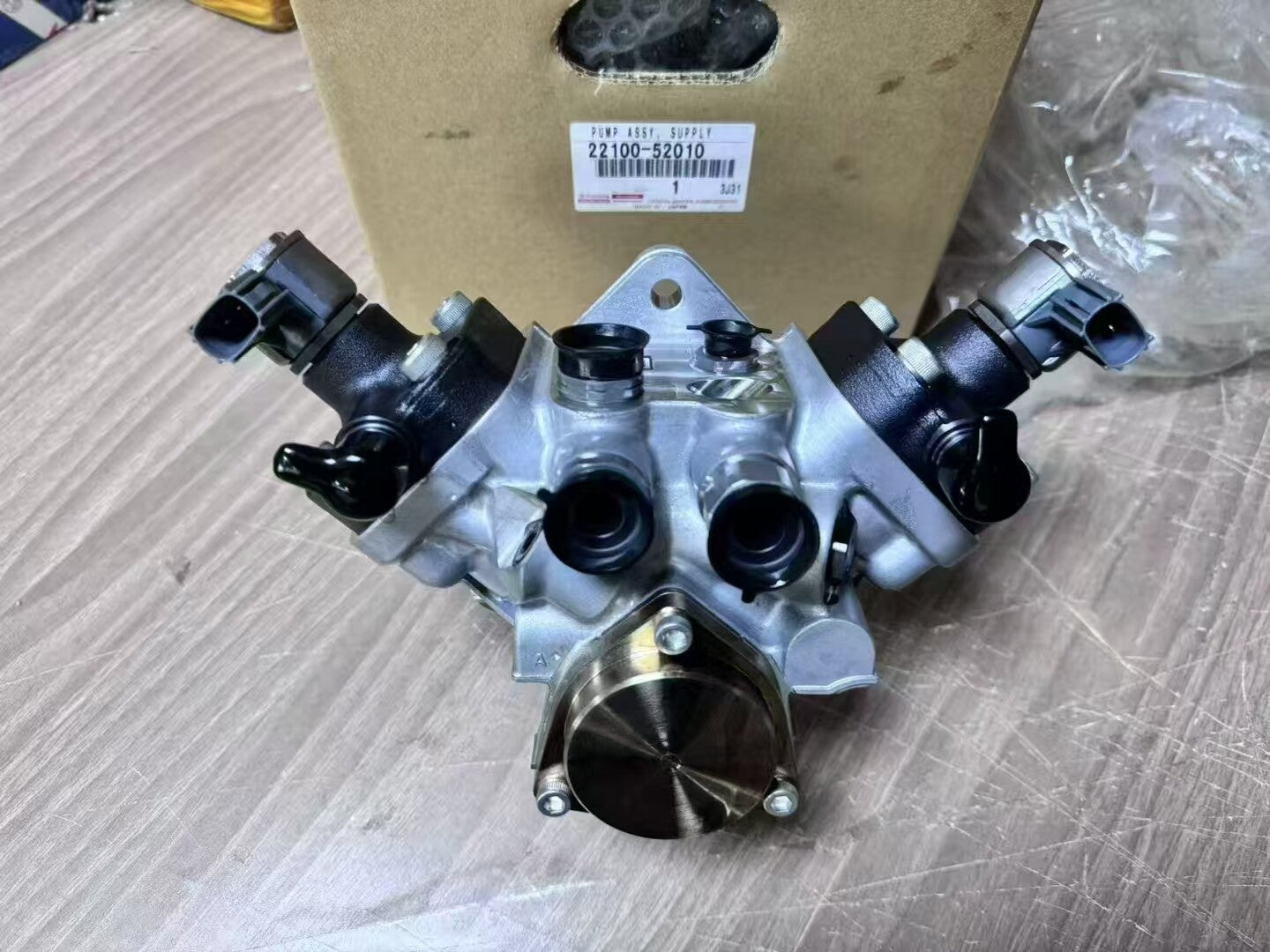 Gen-uine for Toyota PUMP ASSY SUPPLY 22100-52010