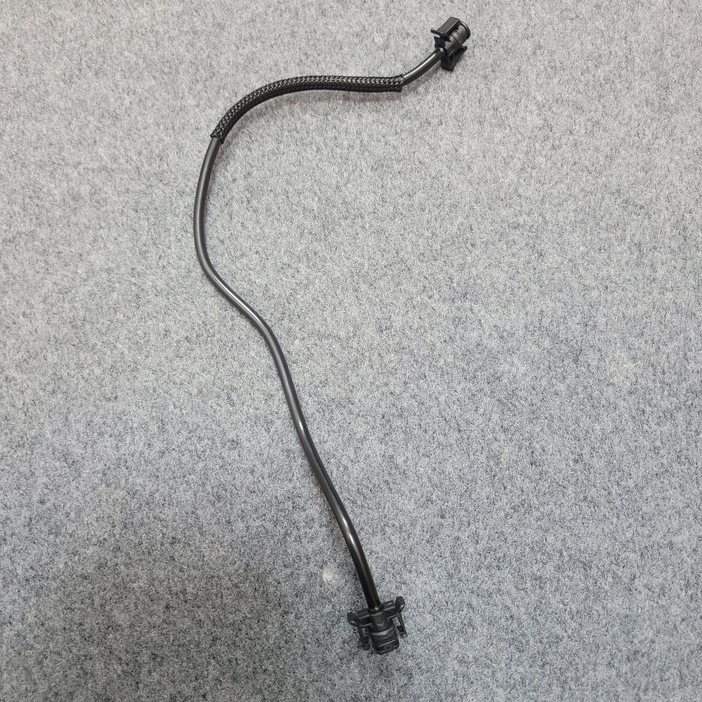 The radiator top overflow hose is suitable for Land Rover Range Evoque 2.0