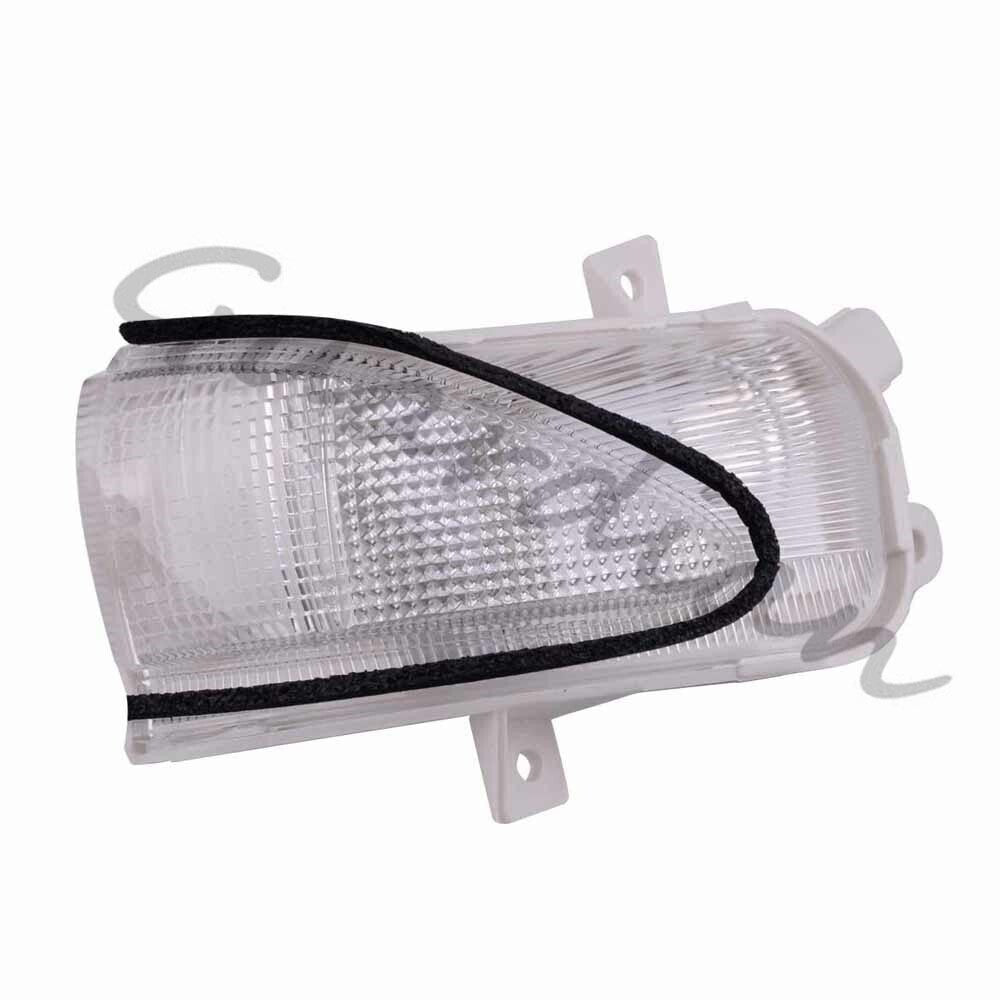 The turn signal indicator on the right-hand rearview mirror is applicable to the for Honda Jazz Hatchback GE. (09-13)