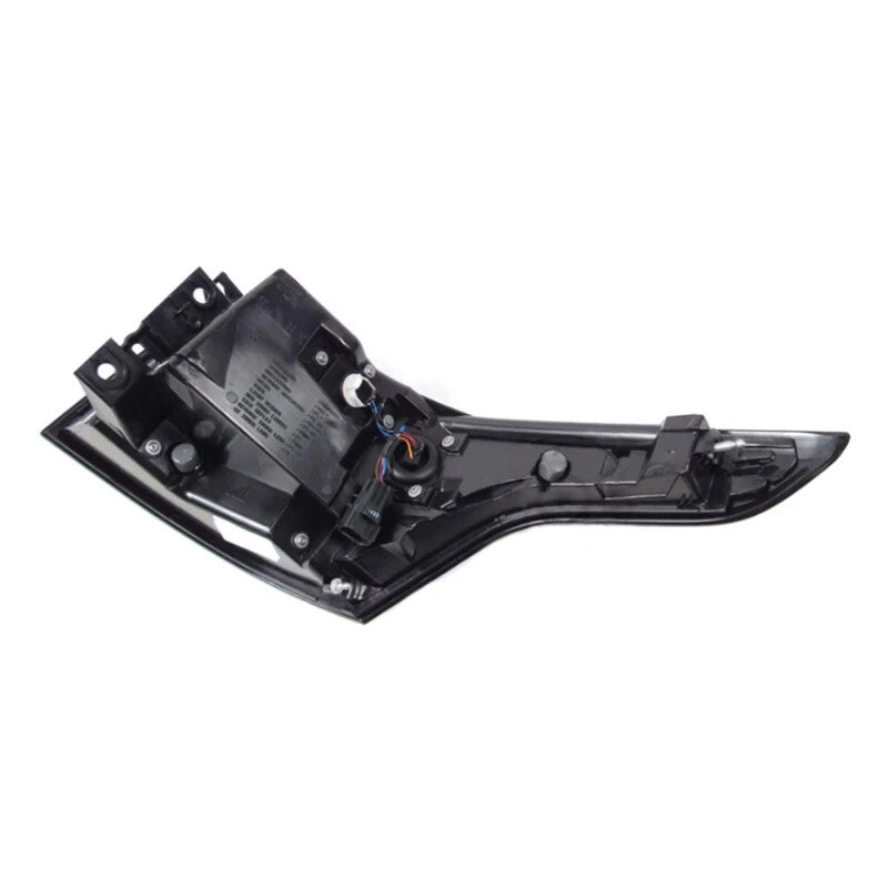 The right taillight brake/parking light is applicable to for Land Rover for Range Rover Sport 2014-2017.