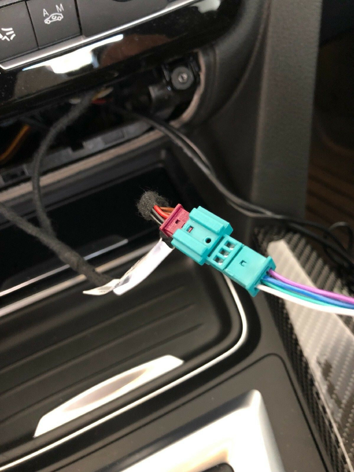 Illuminated LED AC/Radio no cupholder Y-adapter splitter for BMW F32 F34 M4 LCI