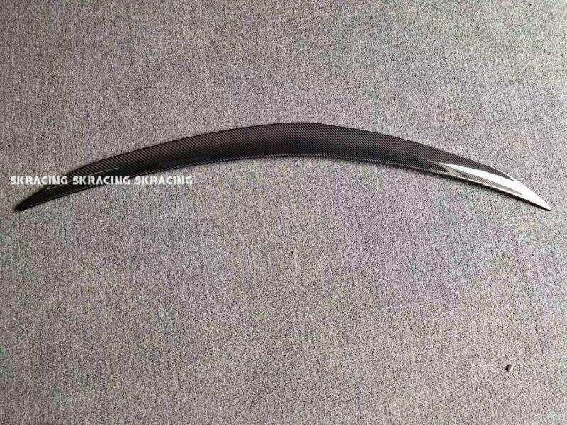 Carbon fiber rear lip spoiler body kit for Lamborghini Urus 2018 - 2022