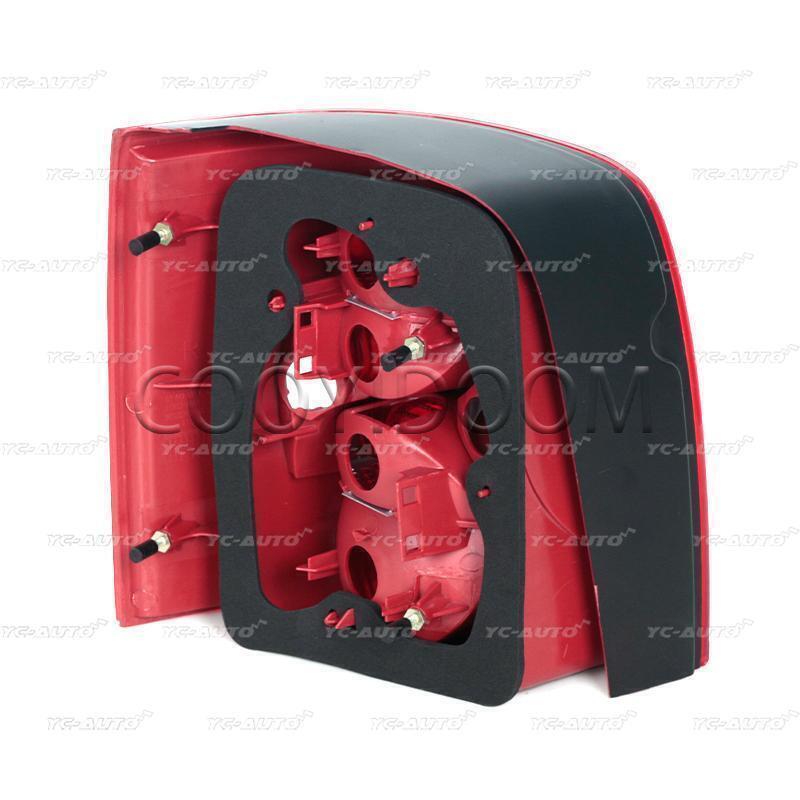 Left side applicable to for Volkswagen for Passat B5 2000-2004, taillight and brake light bulb missing.