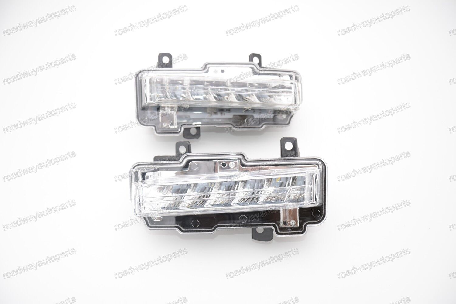 1Pair Driving LED Fog Light Daytime Running Lamp for Mitsubishi Pajero 2015-2016