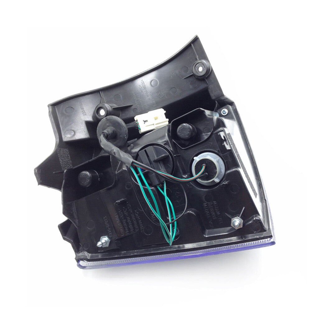 One taillight on the right side, model 8330A380, suitable for Mitsubishi Outlander EX 2007-13. Brakes included.