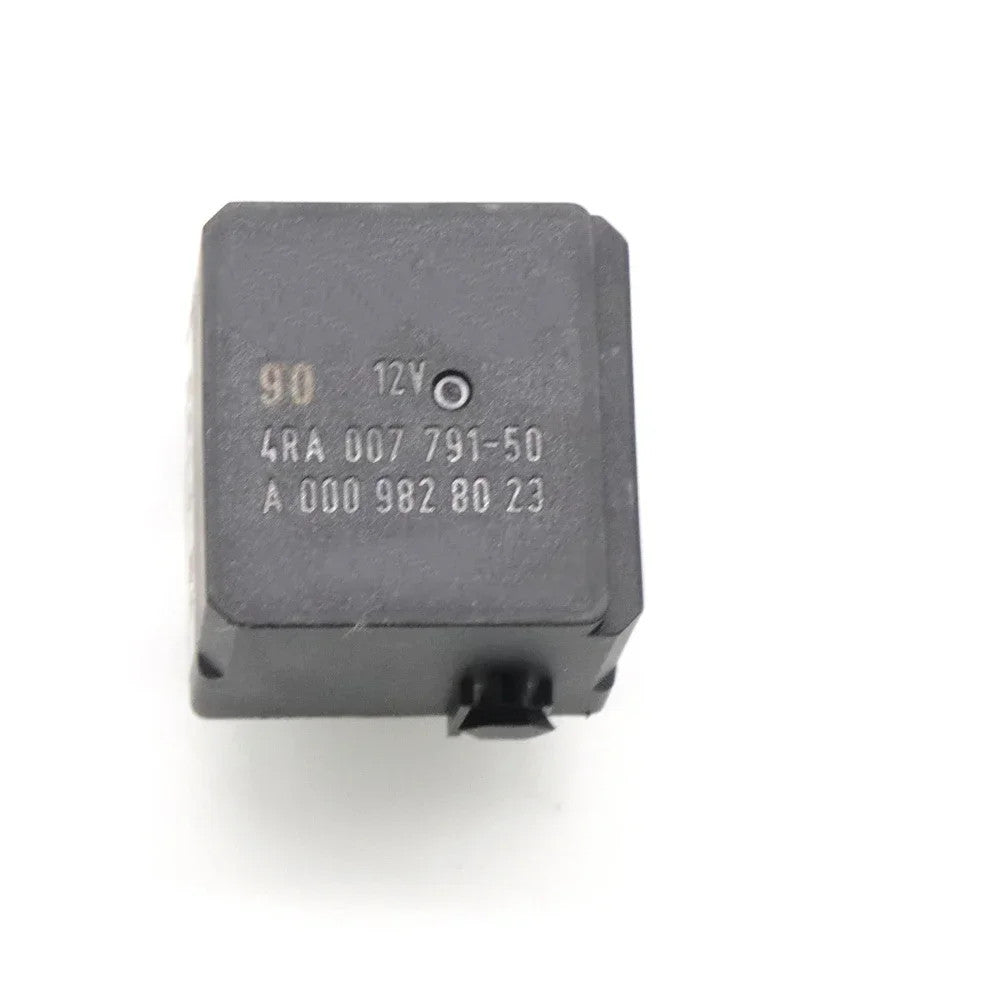 0009828023 4-pin fuel pump relay A0025421319 Applicable to for Mercedes-Benz 600SL C230 E300