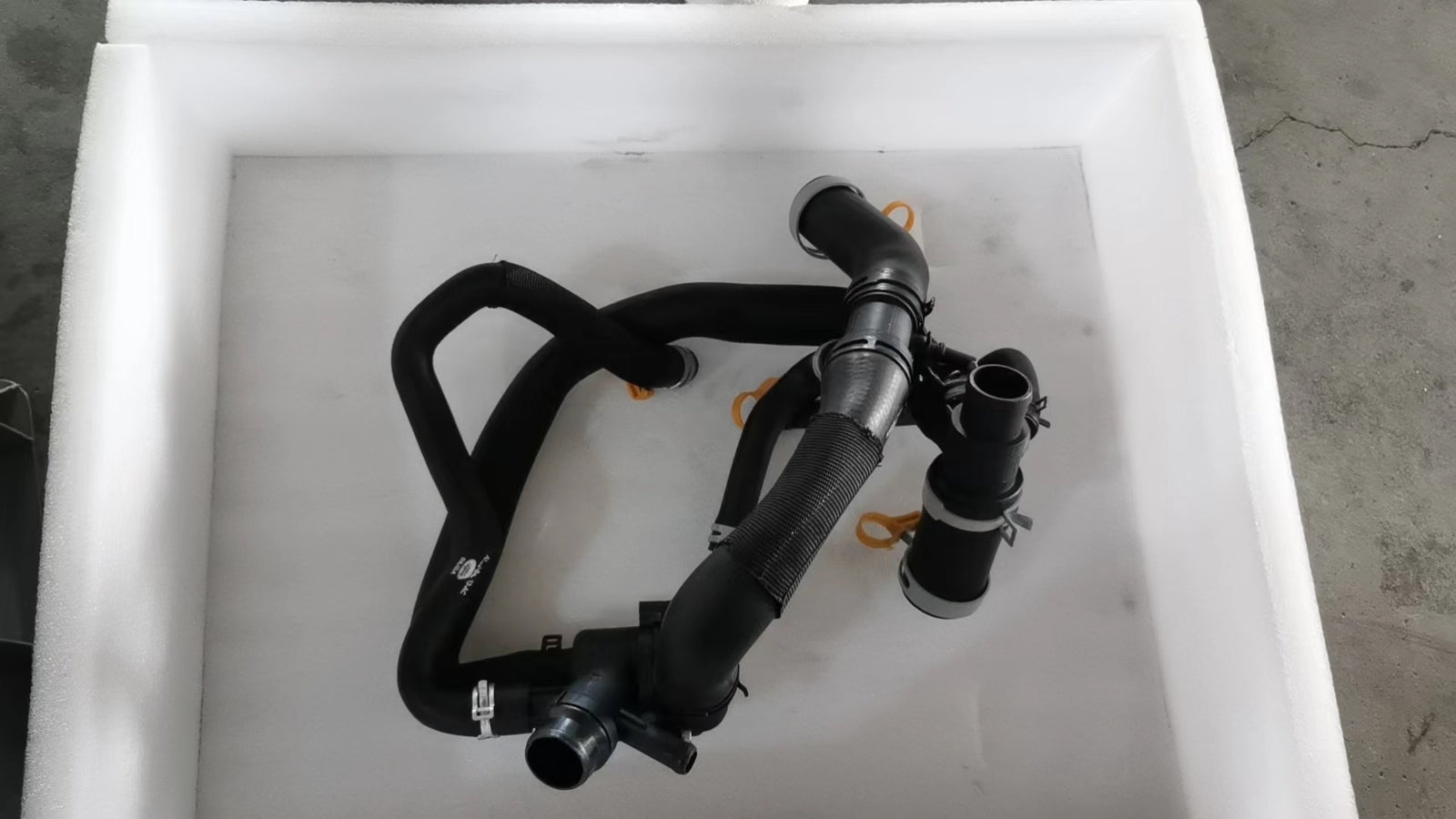 1 Radiator hose with thermostat suitable for Land Rover LR4, for Land Rover for Range Rover Sport LR025969