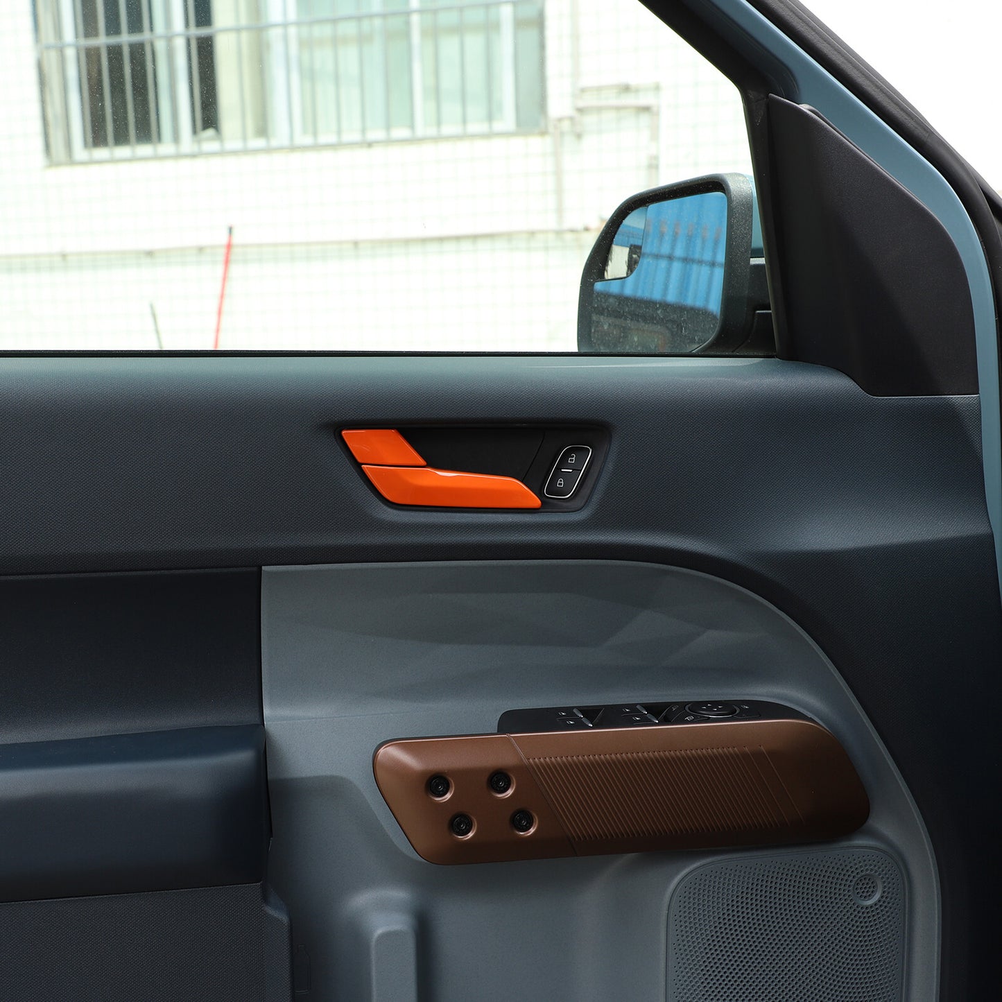 Silver alloy armrest blades are suitable for Land Rover for Range Rover Sport 2005 - 2013 (USA).