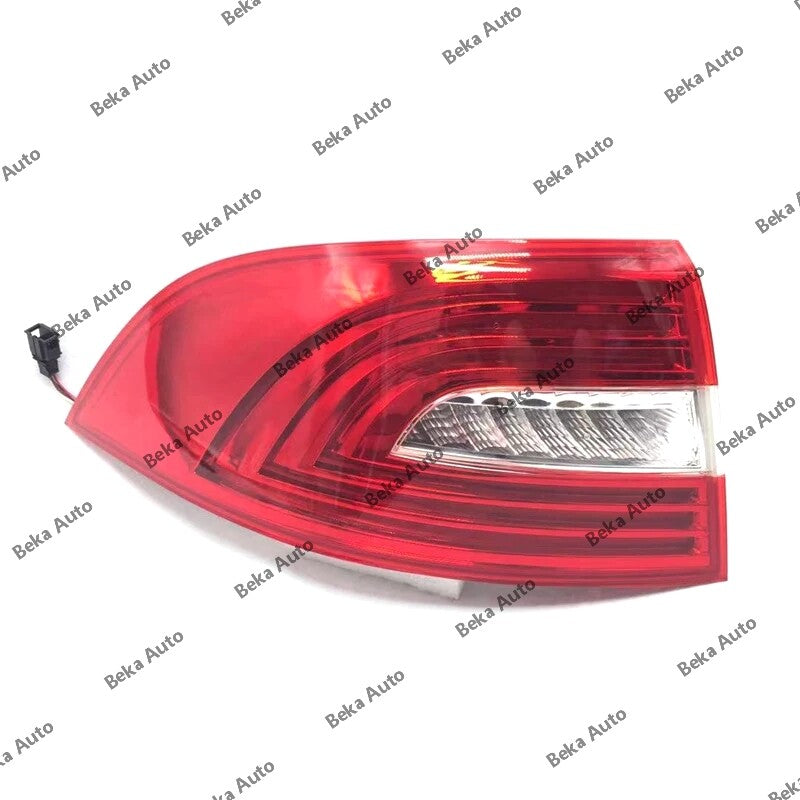 1 pair of rear bumper taillights and brake lights suitable for Skoda Superb 2013, 2014, and 2015 LHRH models.