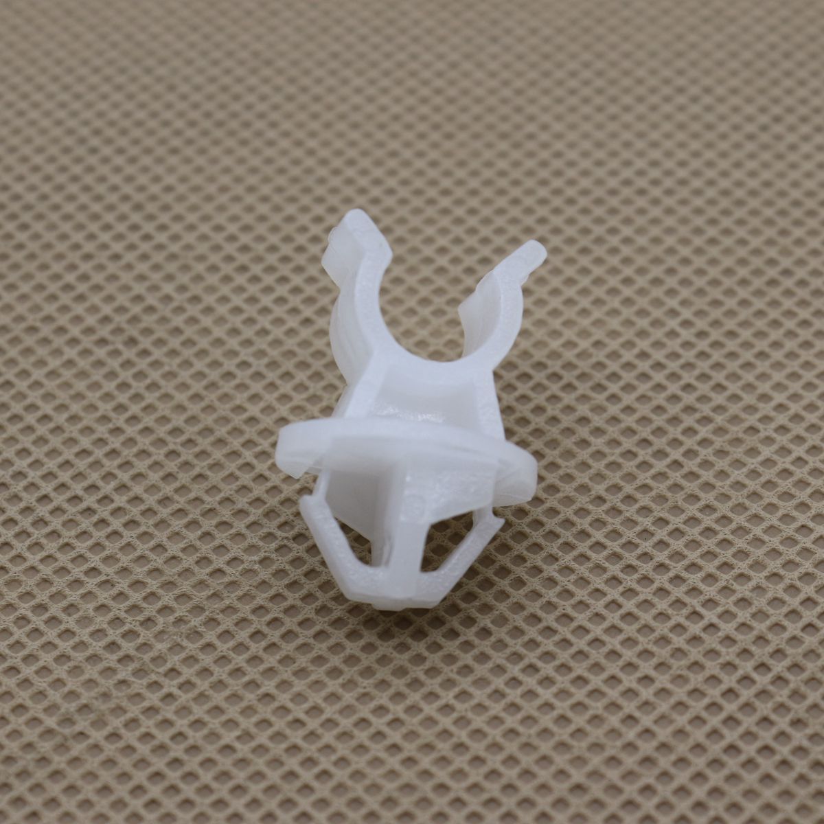 new support rod clip MR523317 for Mitsubishi Lancer Outlander L200 range hoods. Quantity: 1