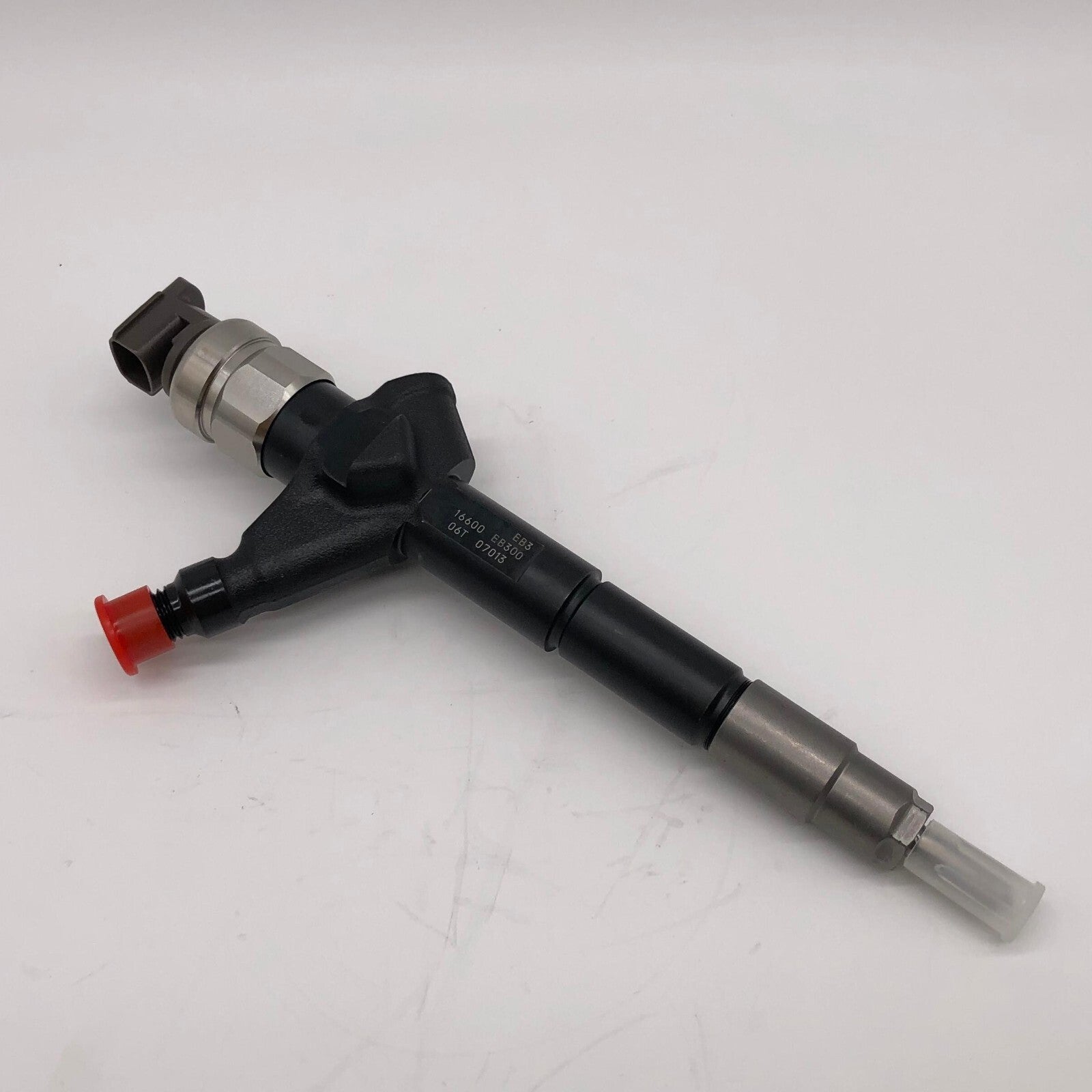 New Diesel Fuel Injector 095000-5650 for Nissan Pathfinder YD25 2.5l Euro Engine