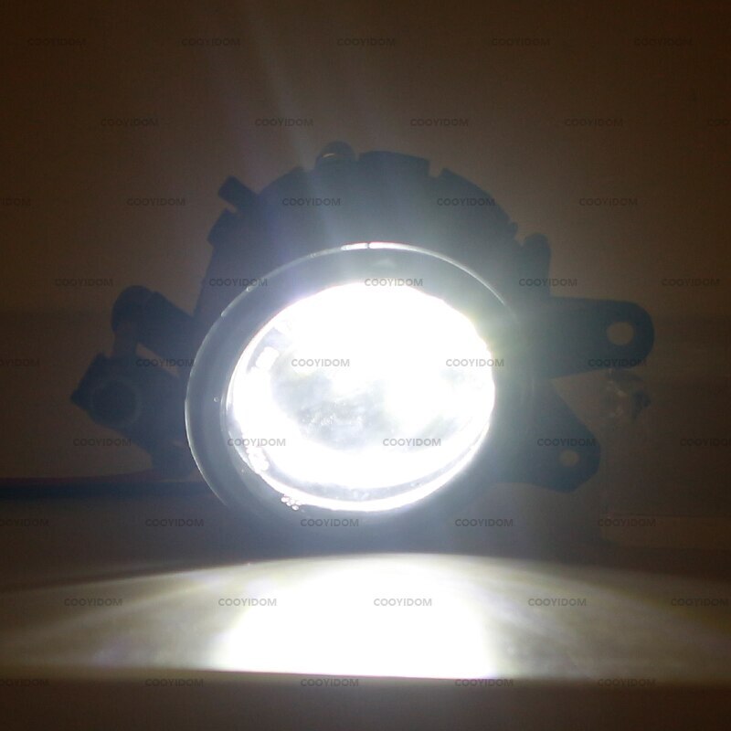 The right front bumper LED fog light is suitable for Audi A4, B6, and X-CAR models from 2001 to 2005.