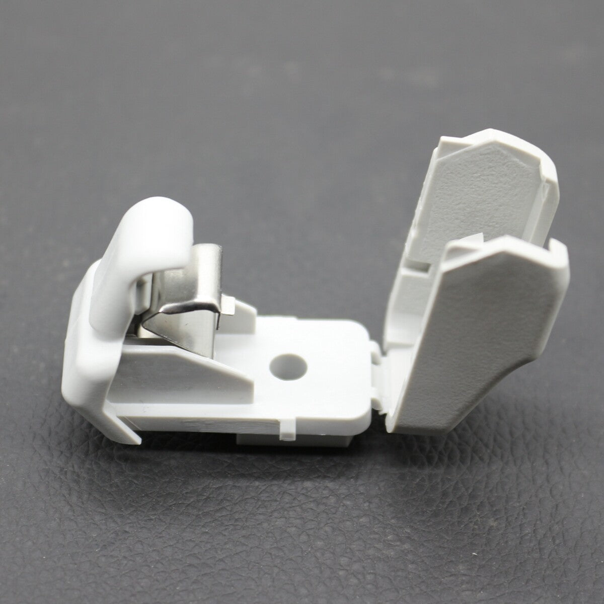 FOR 15-18 for JEEP RENEGADE SUN VISOR SUPPORT CLIP HOLDER BRACKET 5VW09MS7AA NEW