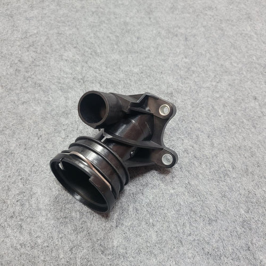 The water pump coolant inlet is suitable for Mercedes-Benz C205 17-23