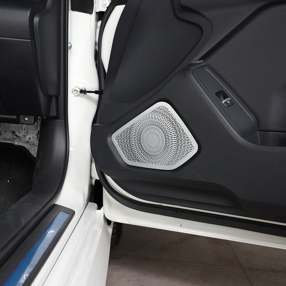 Exterior grille cover for preventing clogging of range hood vents, suitable for Corvette C7 2014-19