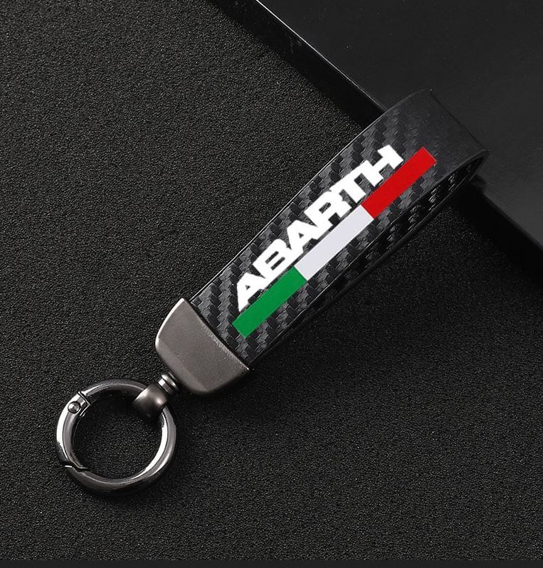 Suitable for Audi Q7 car keychain horseshoe buckle carbon fiber leather black red