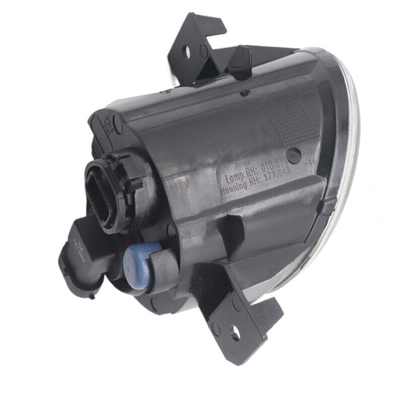 Front bumper light and fog light on the right passenger side applicable to for Nissan Altima 2016 - 2018
