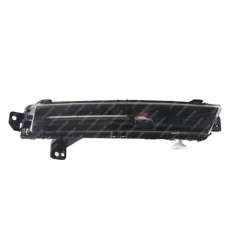 The black fog light on the right front bumper is suitable for 2018-2020 for Range Rover Velar.