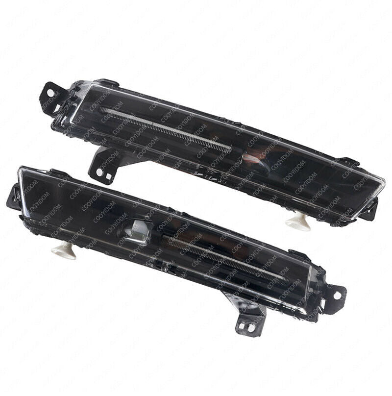Suitable for 2018-2020 for Land Rover for Range Rover Velar, with black fog light on the left front bumper.