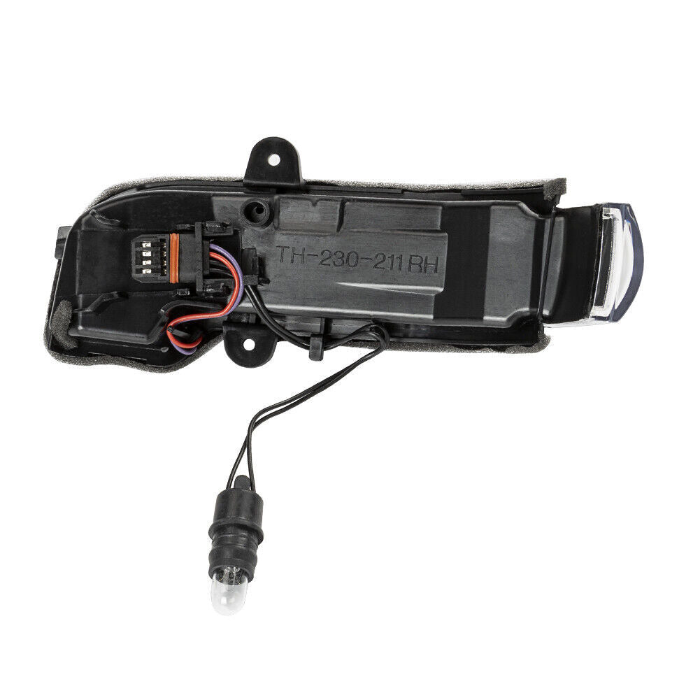 Right turn signal light applicable to for MERCEDES-BENZ E55 AMG 2003-2004-2006 2038201421