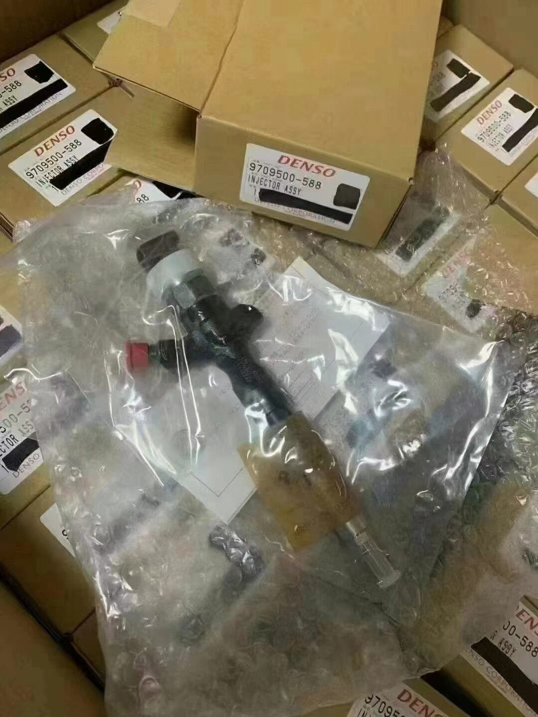 New for TOYOTA HIACE 2KD-FTV Common Rail Injector 095000-5881 23670-30050