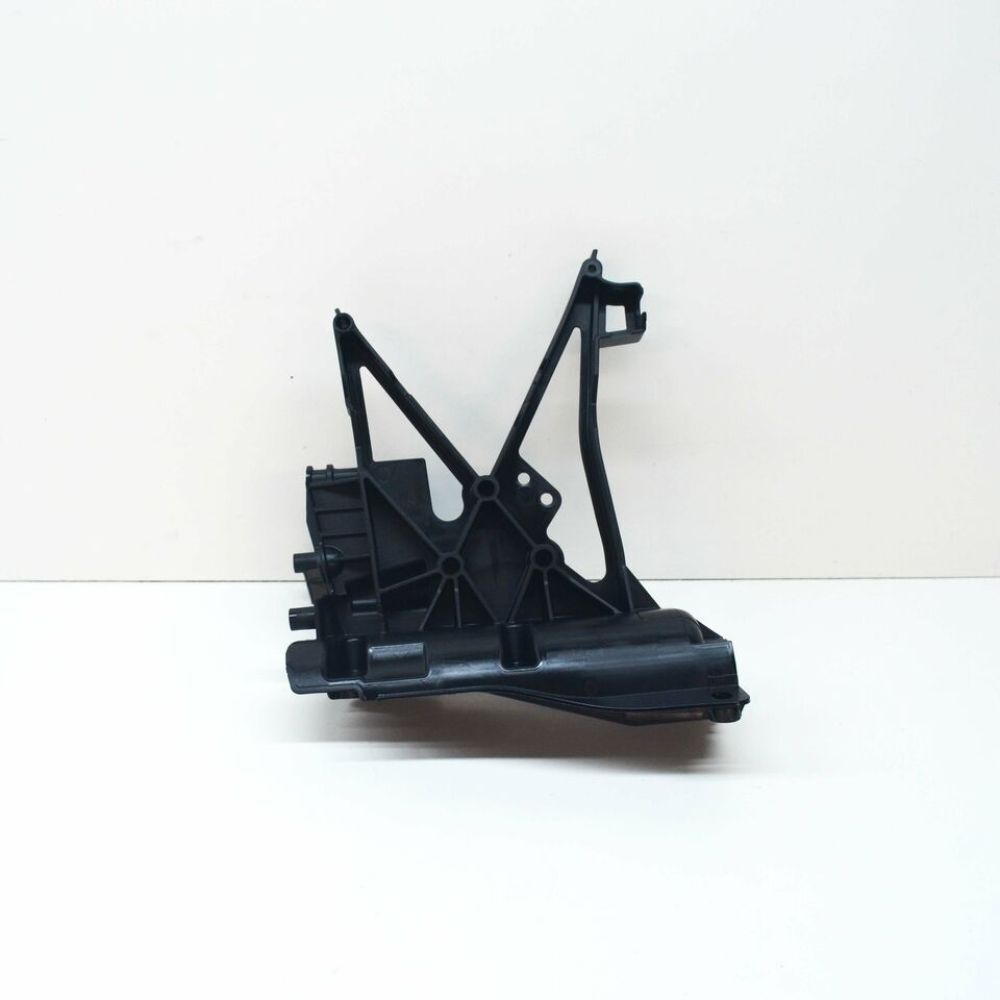 The front support is suitable for MERCEDES E W213 16 - 2136206500