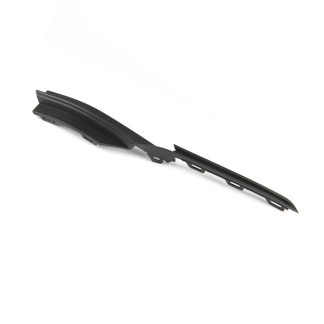 The right bumper bottom trim is suitable for Volkswagen Golfs.