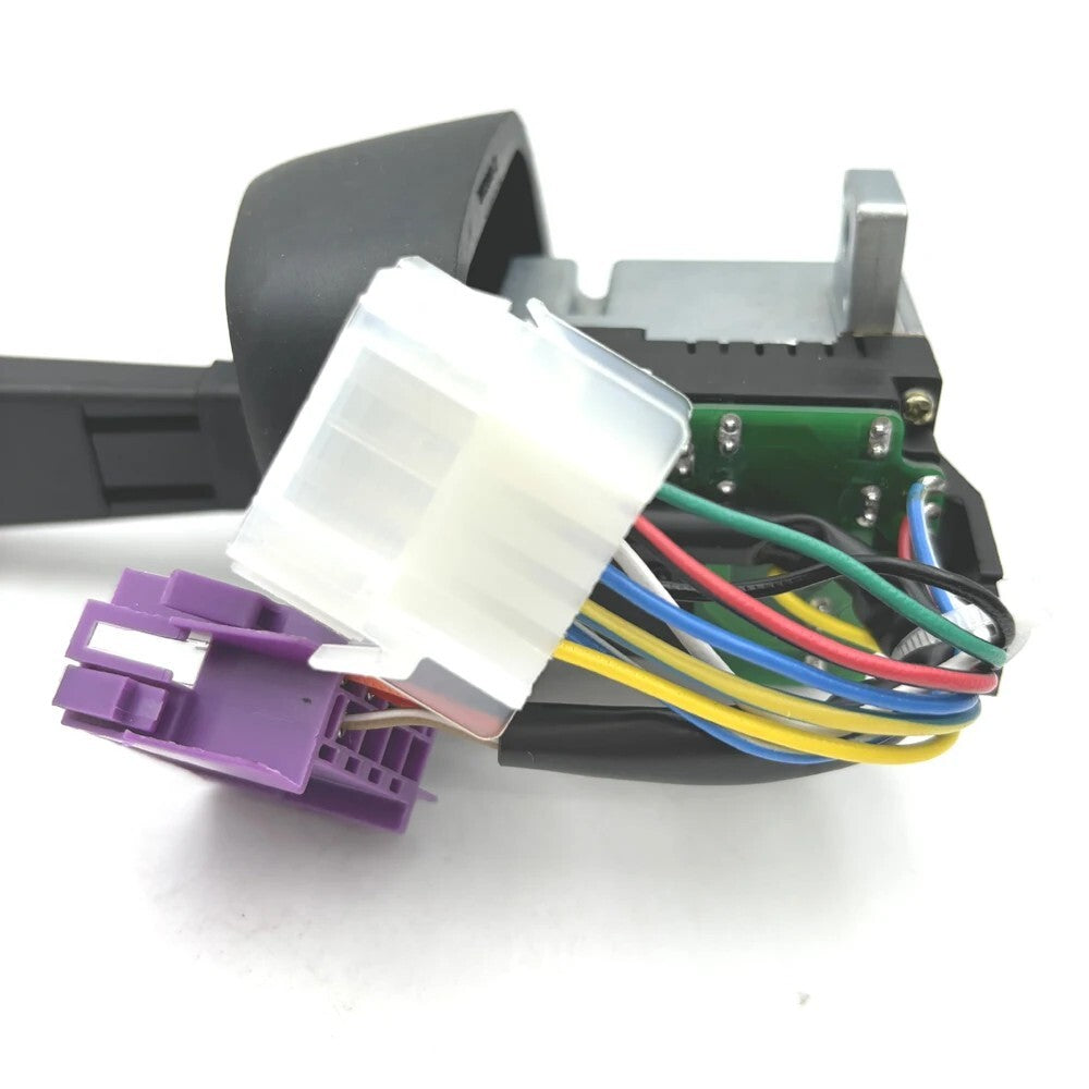 The turn signal headlight dimming switch is suitable for Volvo buses 3172171 1096413 70481187