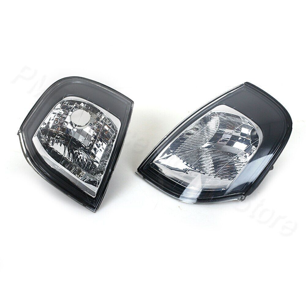 A pair of left and right front bumper corner lights without bulbs for Volvo S80 1999-2000-2006.