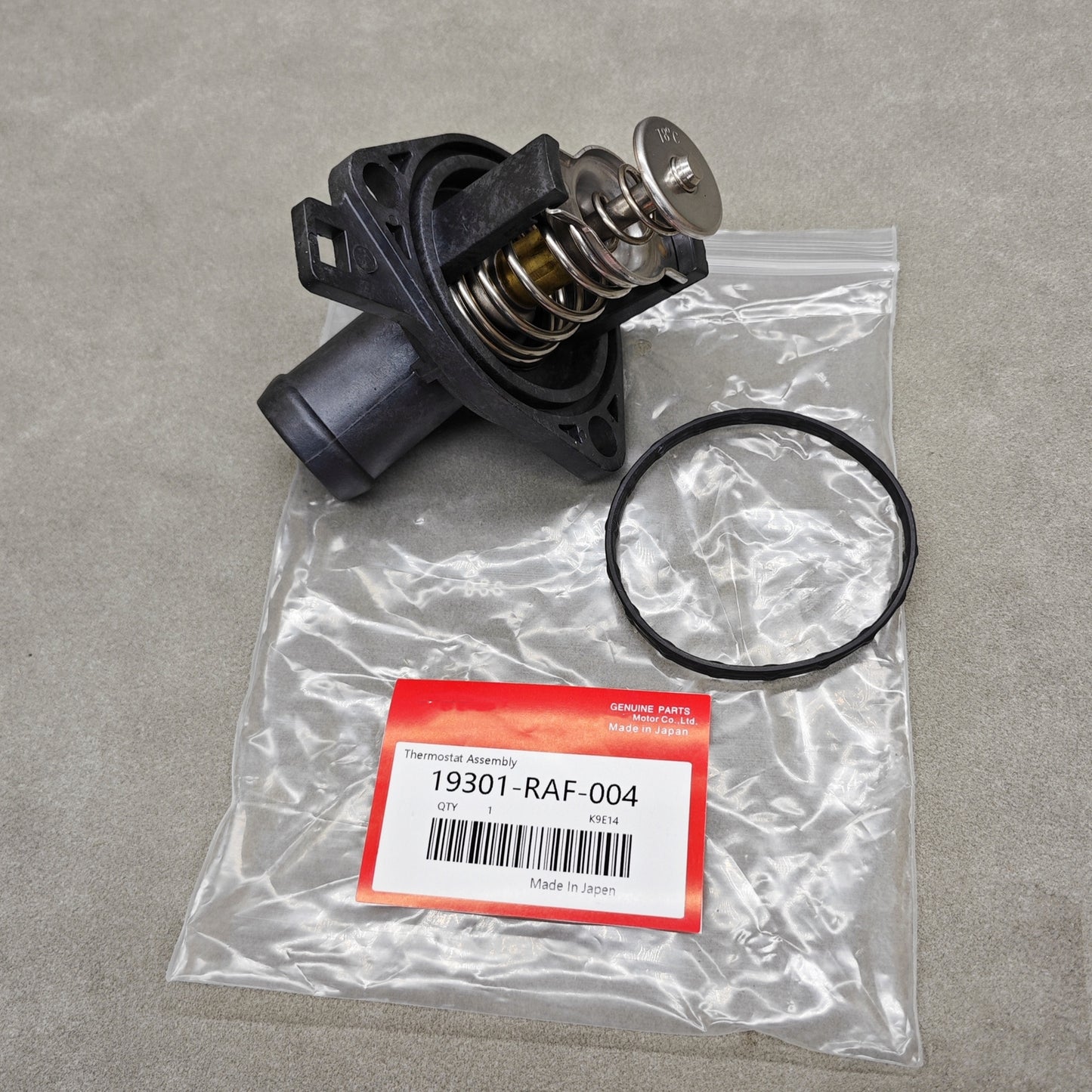 Engine coolant thermostat assembly 19301-RAF-004 is suitable for Honda for Acura TSX ILX.
